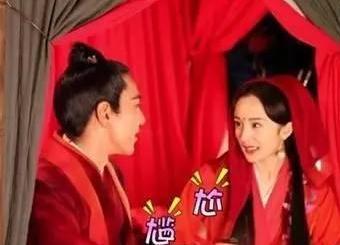 盘点尴尬的吻戏，杨幂要求吃大蒜，刘诗诗崩溃大哭，皇阿玛是高手