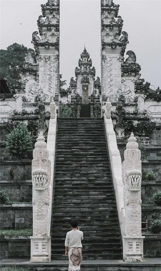 巴厘岛天空之门游，来回八小时的路程，只拍了五分钟照片值得吗？