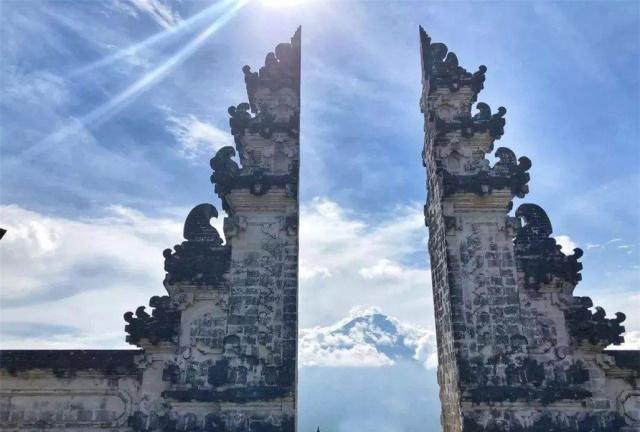 巴厘岛天空之门游，来回八小时的路程，只拍了五分钟照片值得吗？