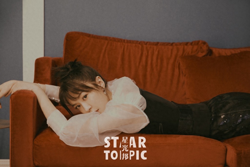 李金铭 时尚甜美写真图片，《爱情公寓》饰演美嘉