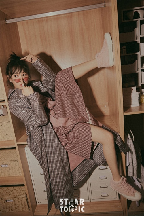 李金铭 时尚甜美写真图片，《爱情公寓》饰演美嘉