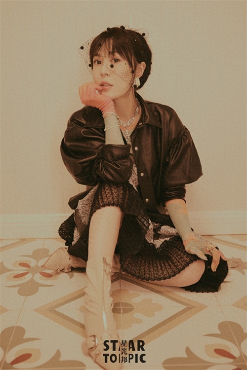 李金铭 时尚甜美写真图片，《爱情公寓》饰演美嘉