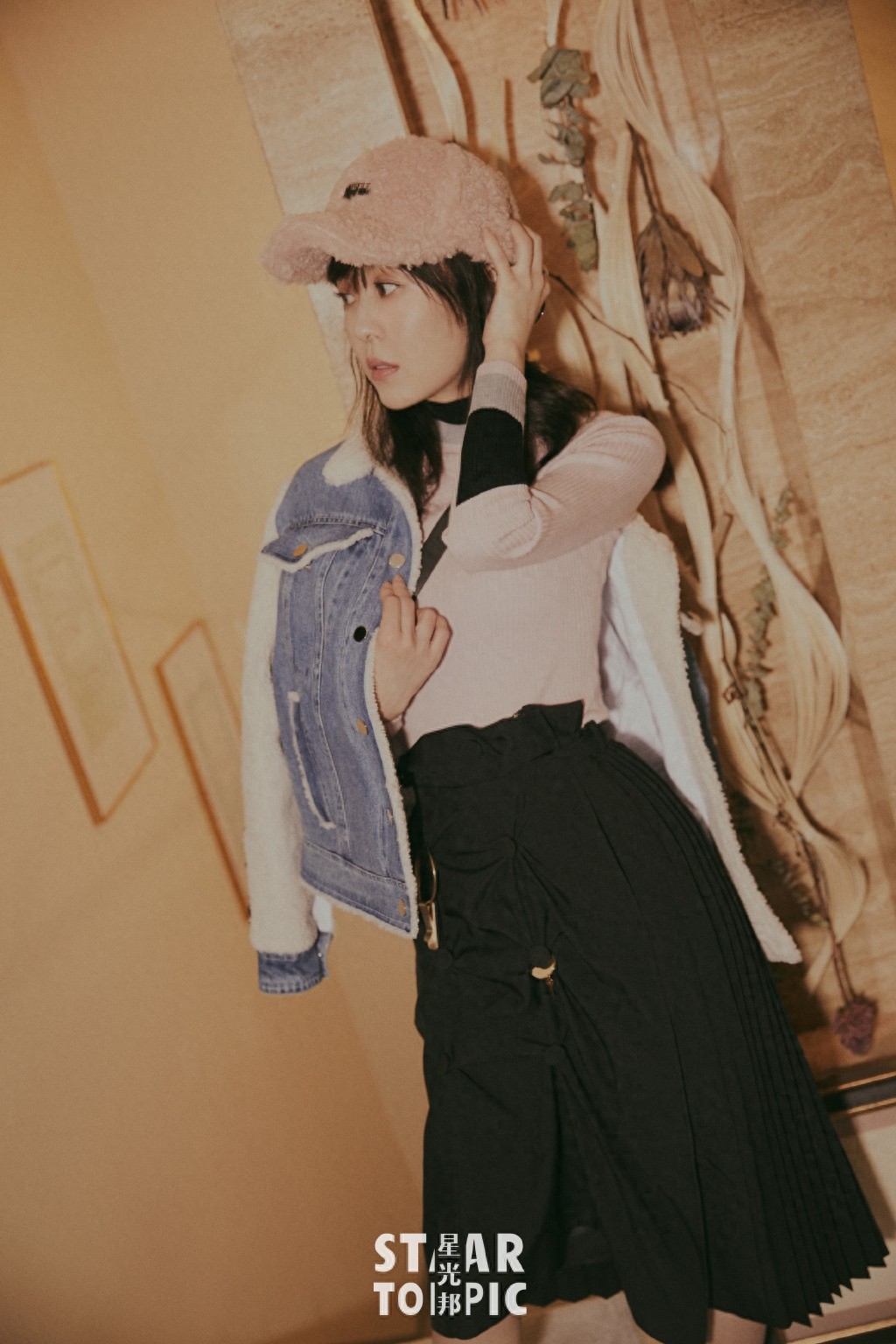 李金铭 时尚甜美写真图片，《爱情公寓》饰演美嘉