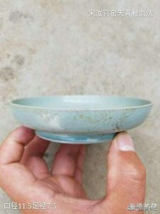 ​青花瓷天青色等烟雨下一句(青花瓷的天青色,只有在烟雨天)