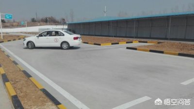 ​学车怎么踩离合比较稳定(新手学车踩离合的正确方式)