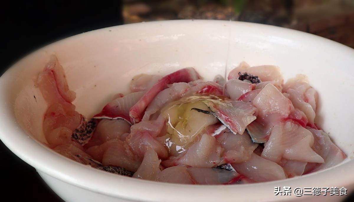 教你藤椒鱼的正宗做法,麻辣到极致,泼油那刻流口水了