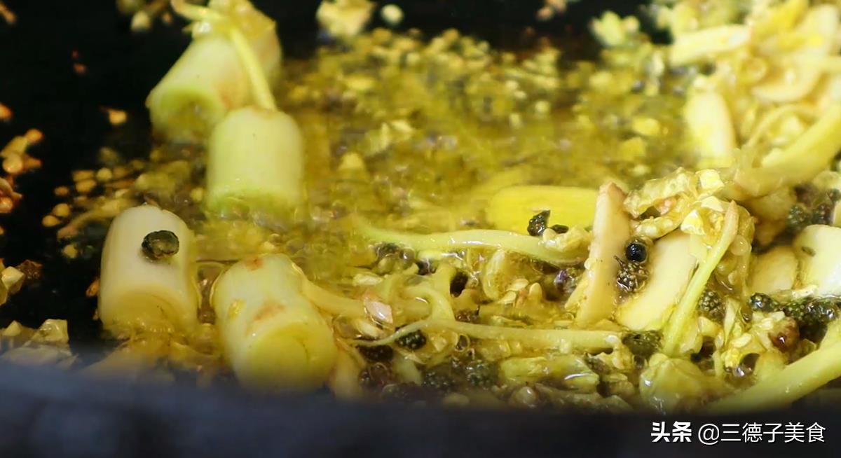 教你藤椒鱼的正宗做法,麻辣到极致,泼油那刻流口水了