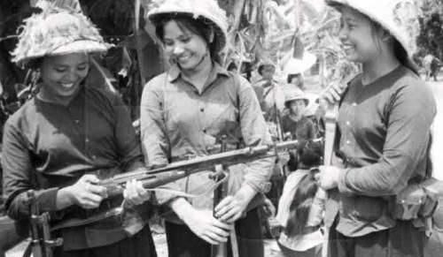 为什么越南女兵在中越战争中那么开放?原来是被这个国家给带的