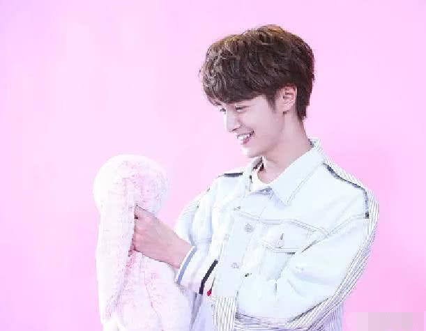 新版流星花园花泽类,蝶恋花:笑为谁穿纱,哭为谁削发生为谁开花