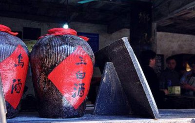 ​白酒不能和什么一起吃 喝白酒的注意事项