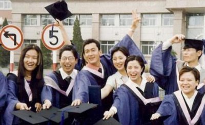 ​家境贫穷父亲瘫痪，三次考研终成功，如今成央视最帅气男主持