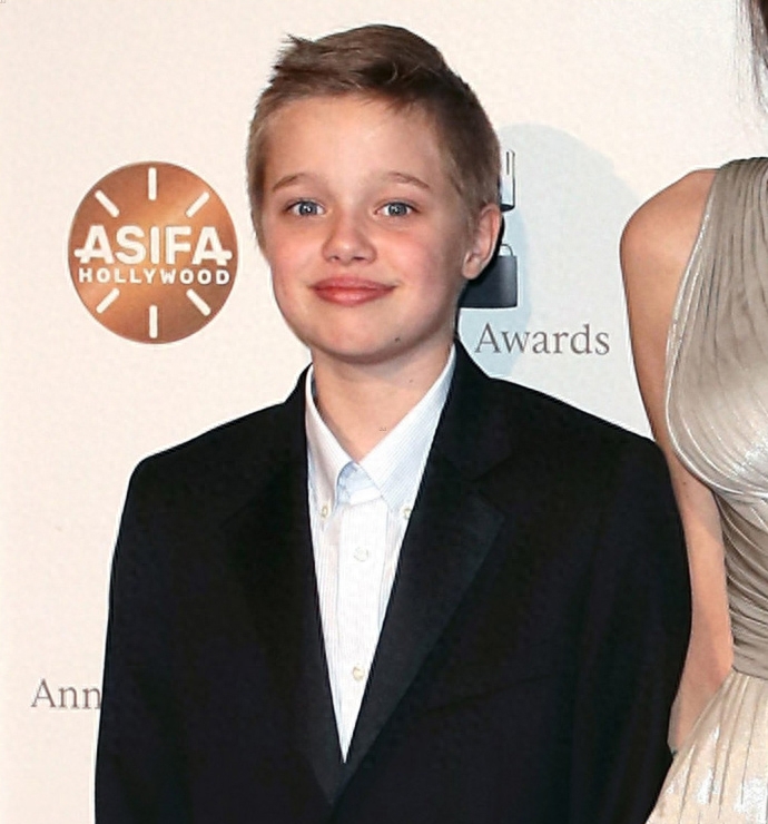 安吉丽娜朱莉携女儿现身,年仅11岁的希洛一看就是亲生的