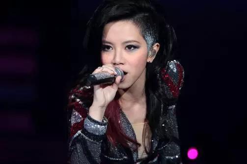 邓紫棋被歌迷求婚,表示要慎重考虑一下