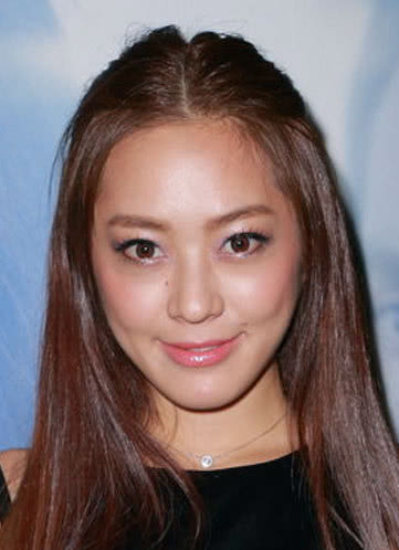 松冈李那个人资料写真作品