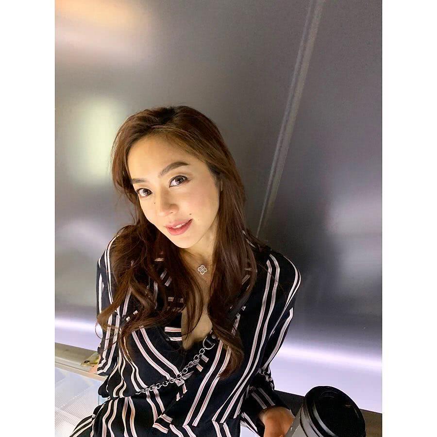 松冈李那个人资料写真作品