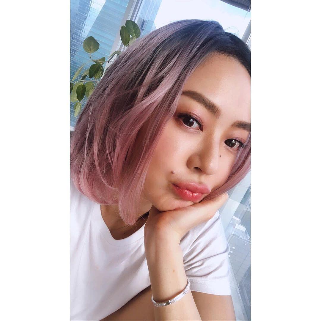 松冈李那个人资料写真作品