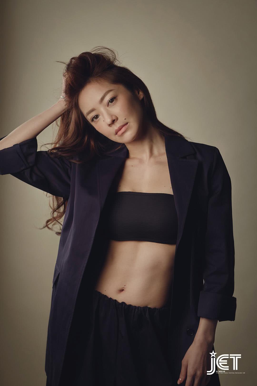 松冈李那个人资料写真作品