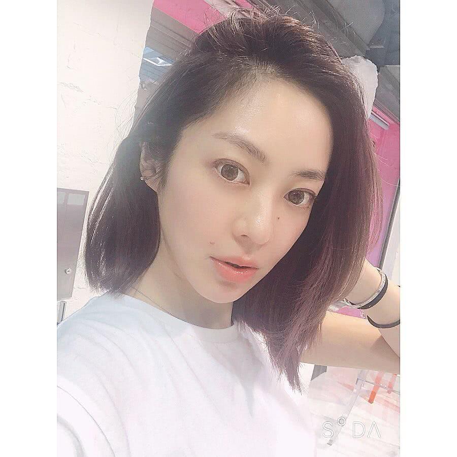 松冈李那个人资料写真作品