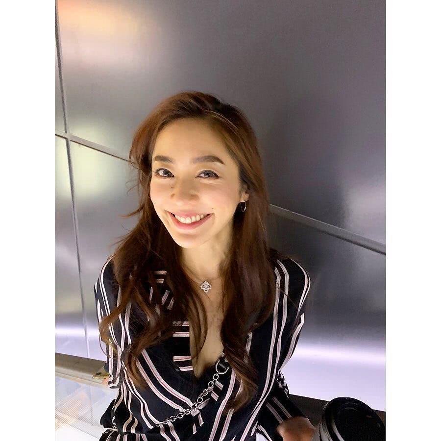 松冈李那个人资料写真作品