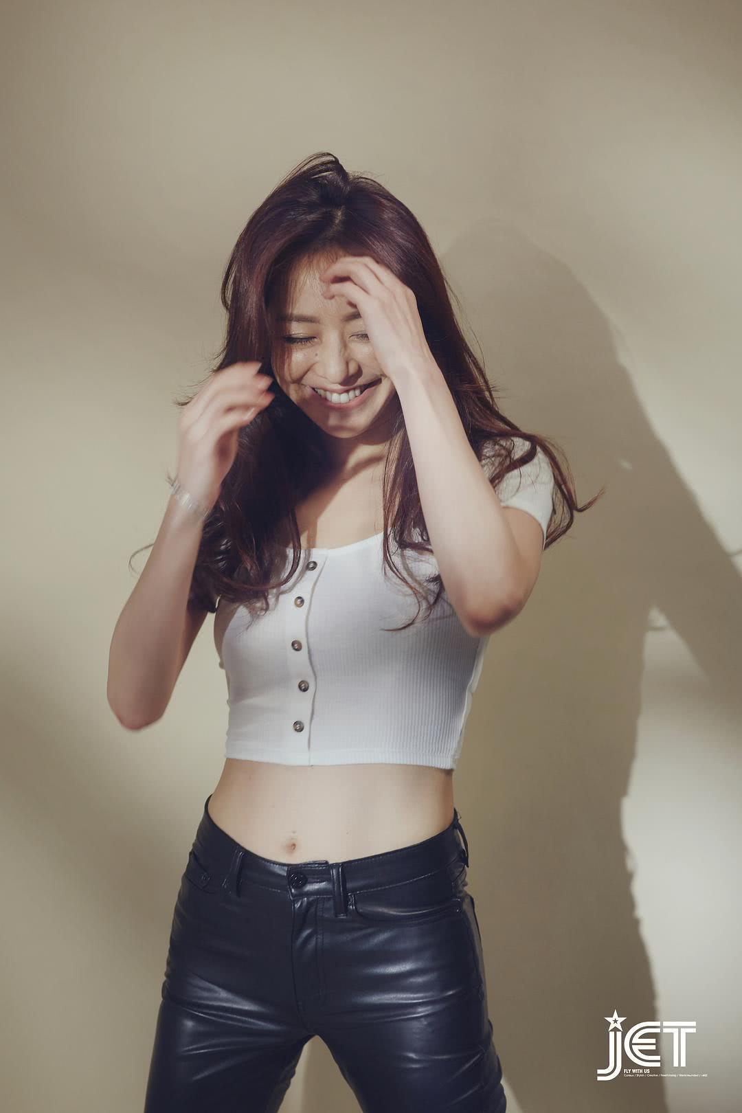 松冈李那个人资料写真作品