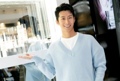 ​窦骁首部民国剧官宣，甜美小花出演女主，配角还有嘉行的他