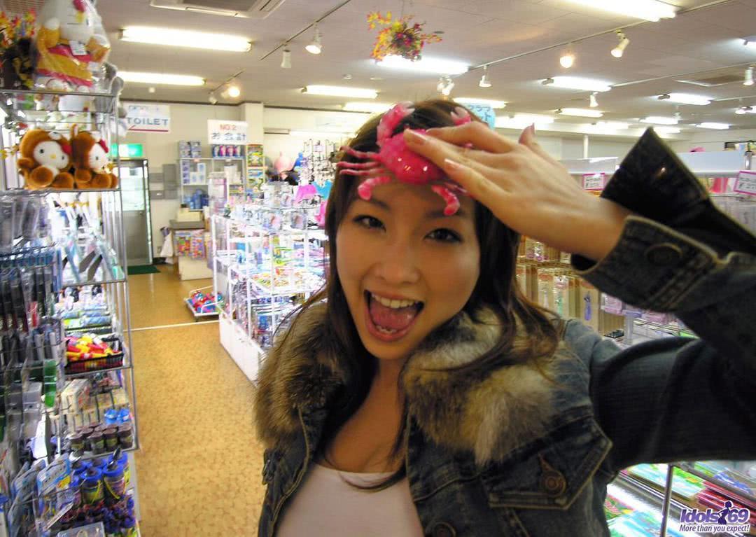 樱朱音个人资料写真作品