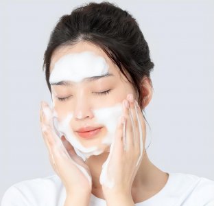 ​上海硫磺皂可以洗脸吗（坚持硫磺皂洗澡洗脸皮肤的变化）