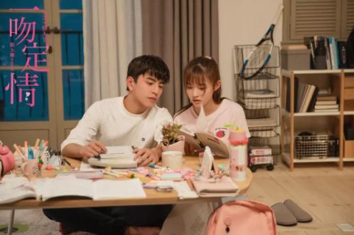 傻白甜《一吻定情》突出重围,闭上大嘴的王大陆意外地很帅!