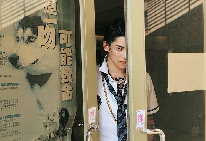 傻白甜《一吻定情》突出重围,闭上大嘴的王大陆意外地很帅!