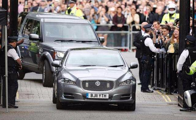 普京的座驾是哪个(普京的专车有多牛)(7)