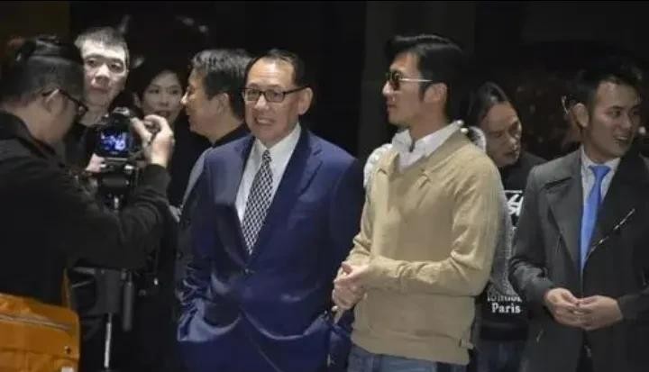 向华强杨受成什么关系(杨受成被称恶霸与向华强争女伴)