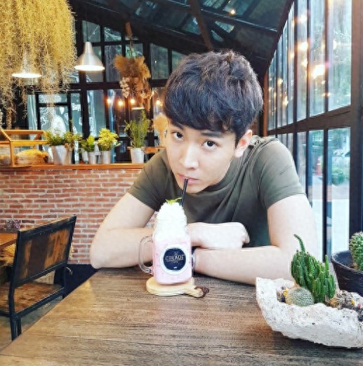 「美男」腐剧《青春追梦曲》中的少爷《逐月之月》中的ming