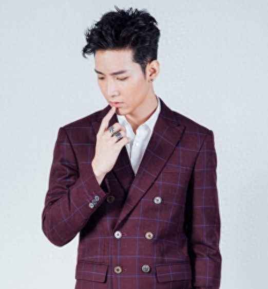 「美男」腐剧《青春追梦曲》中的少爷《逐月之月》中的ming