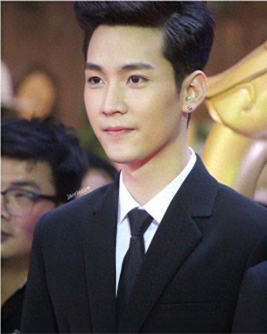 「美男」腐剧《青春追梦曲》中的少爷《逐月之月》中的ming