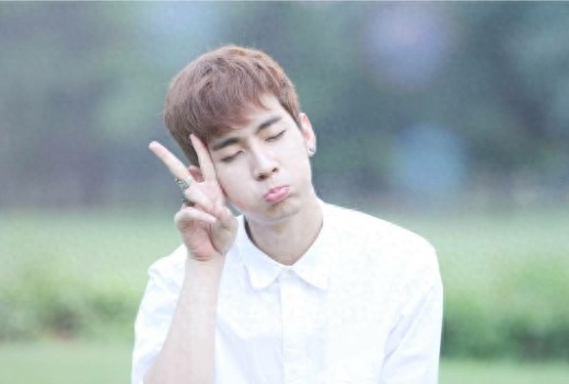 「美男」腐剧《青春追梦曲》中的少爷《逐月之月》中的ming