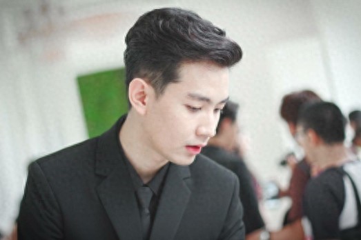 「美男」腐剧《青春追梦曲》中的少爷《逐月之月》中的ming