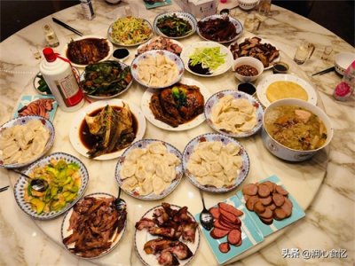 ​看了明星们晒的年夜饭，有的豪华有的接地气，网友：都是平凡人