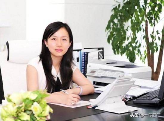 富二代美女5年帮父亲赚450亿,却还是输给弟弟,最终无奈离开公司