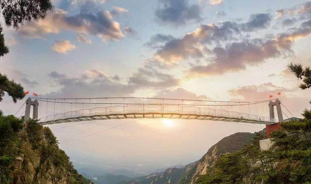 惊艳!临沂海拔最高的玻璃桥亮相蒙山