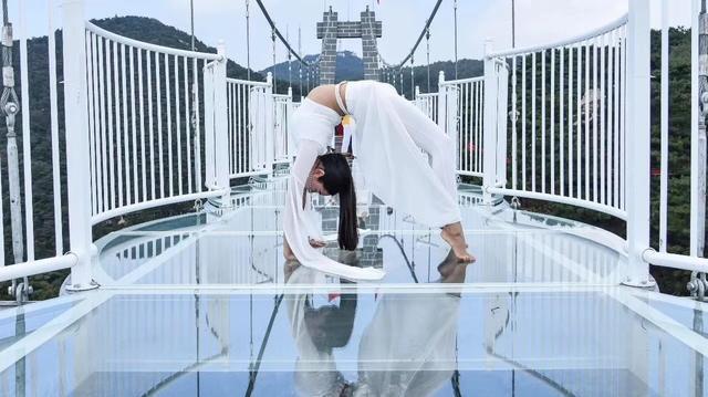 惊艳!临沂海拔最高的玻璃桥亮相蒙山