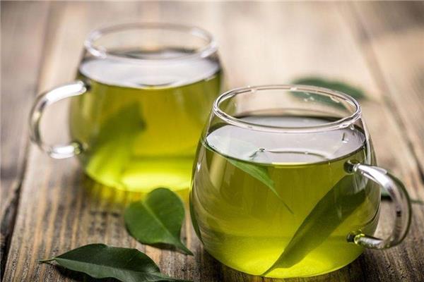 夏季喝绿茶好还是红茶好 夏季喝绿茶的功效