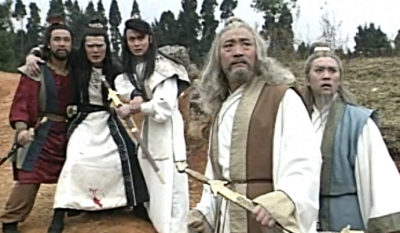 ​《白眉大侠》剧中夏遂良称夏侯仁为剑客，夏侯仁却称夏遂良为大侠