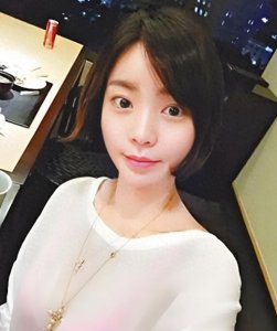 ​揭秘黄荷娜：娱乐漩涡中的韩国财阀千金，丑闻缠身何去何从