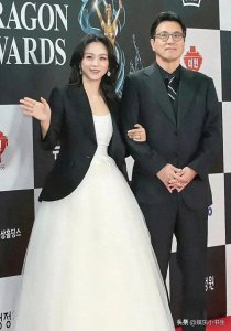 ​汤唯的老公在韩国娱乐圈有着举足轻重的地位，她也算走捷径了。