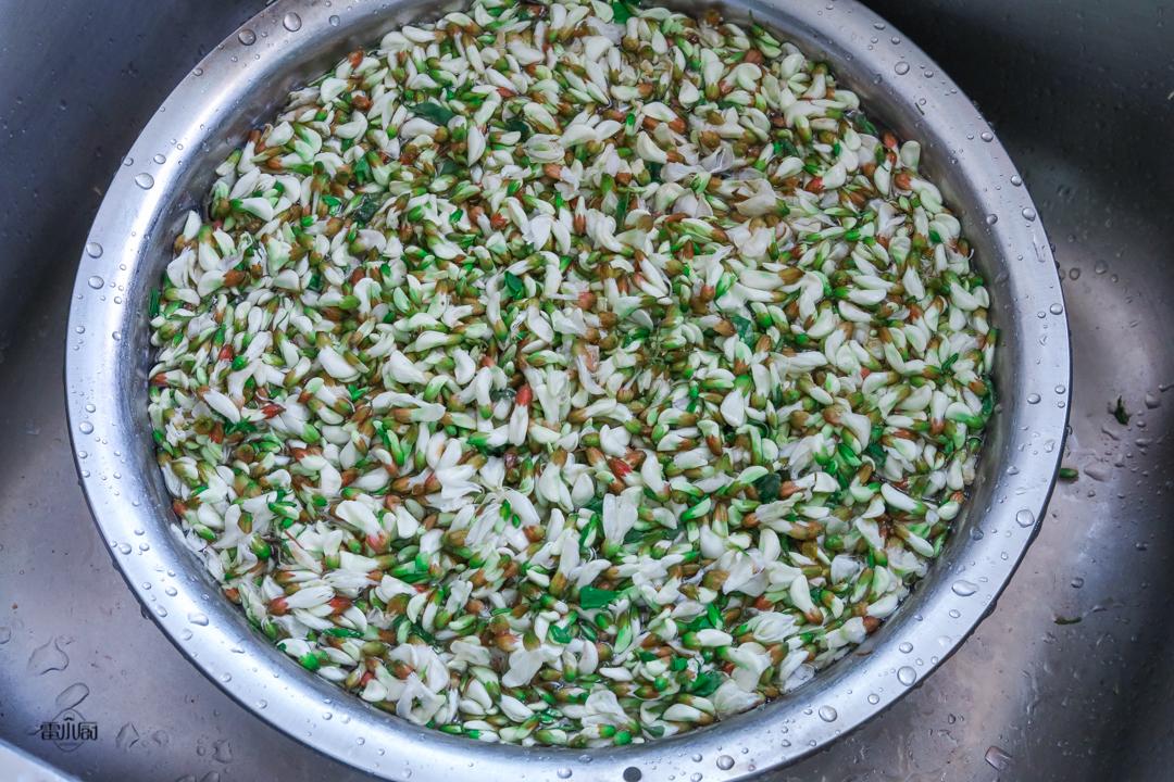 槐花怎么晒干保存(槐花可以直接晒干吗)