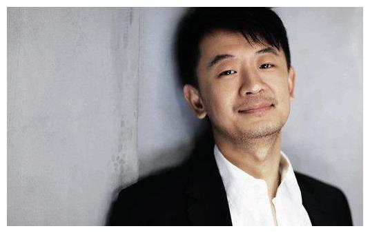 老公嫖娼被捕,她却为老公退圈生子,如今夫妻复出,她仍魅力四射