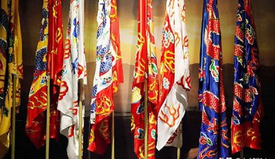 ​清朝的八旗旗主是多大的官-（八旗旗主大还是亲王大）