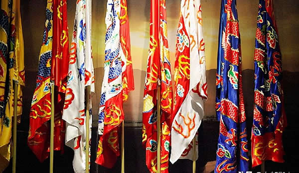 清朝的八旗旗主是多大的官-(八旗旗主大还是亲王大)(图1) 清朝的八旗旗主是多大的官-(八旗旗主大还是亲王大)(图1)