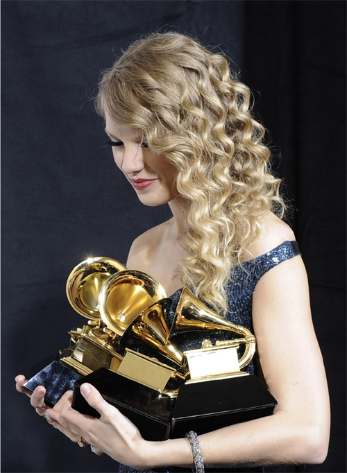 盘点霉霉Taylor Swift的十二座格莱美奖杯
