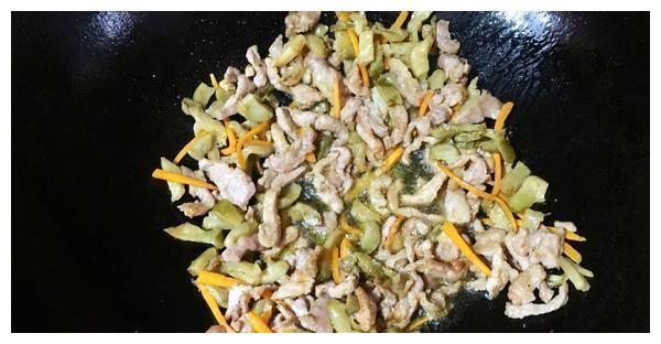 吃不起榨菜?不,我家每周都吃好几次,雷打不动,下饭属它最厉害